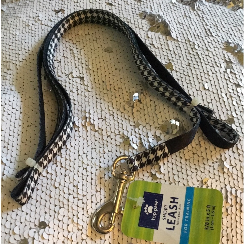 ✔️🌸Ⓜ️NWT Top Paw 5 ft training leash for pet! Black/White pattern Houndstooth